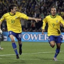 ЧМ-2010: Бразилия и Нидерланды – четвертьфиналисты