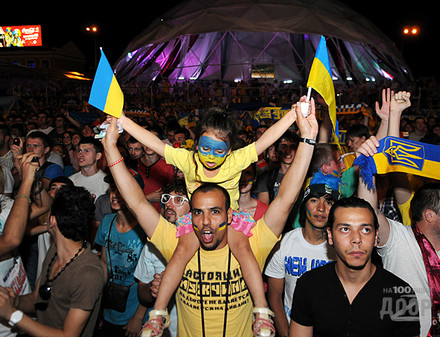 Матч Украина-Швеция собрал аншлаг в харьковской Фан-зоне
