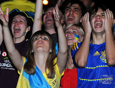 Путь болельщика с фан-зоны после матча Украина-Швеция или веселые автобусы