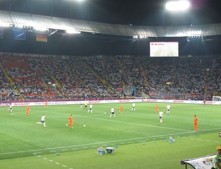 Сборная Германии обыгрывает голландцев на стадионе Металлист – 2:1 (ФОТО)