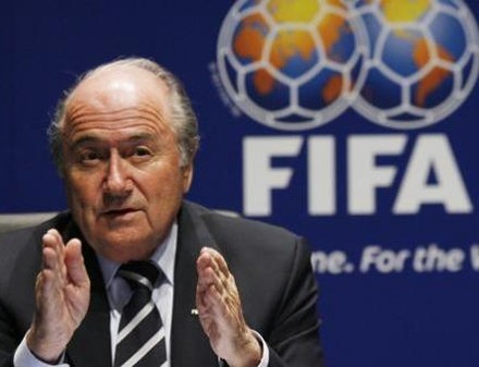 Президент ФИФА оправдывает бригаду арбитров матча Украина-Англия