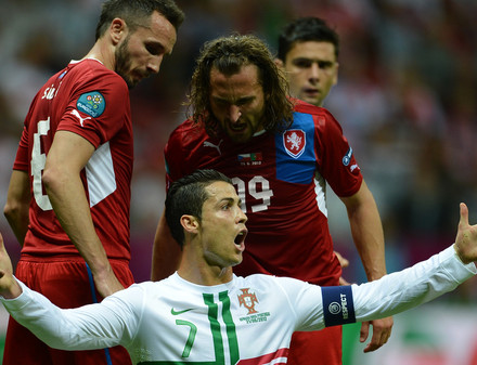 Гол Роналду принес сборной Португалии победу над чехами и полуфинал Евро-2012