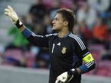 Голкипер Днепра переходит в Шахтер (дополнено)