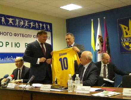 Добкин и Кернес возглавили областную федерацию футбола