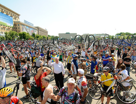 Тысячи велосипедистов оккупировали площадь Свободы (ФОТО)