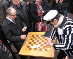 Первый чемпионат Украины по домино на центральной аллее парка Шевченко