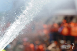 Сегодня в харьковской фан-зоне разгоряченным фанатам устроили прохладный душ