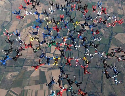 Харьковчане установили мировой рекорд в парашютном спорте