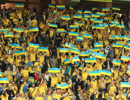 Матч плей-офф Украина проведет при поддержке болельщиков