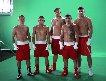 Усик, Гвоздик и Ломаченко одержали сокрушительные победы во Всемирной серии бокса