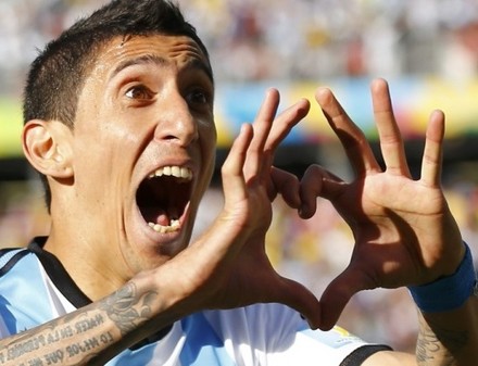 Чемпионы мира биты у себя дома!