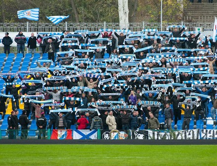 Крымские болельщики благодарят Путина.