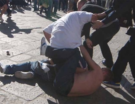 Футбольные фанаты подрались с переселенцами из Донбасса из-за Путина