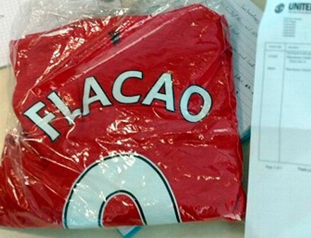 Манчестер оконфузился с футболками звездного новичка