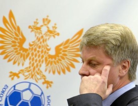 Россию пока не исключают из УЕФА и ФИФА