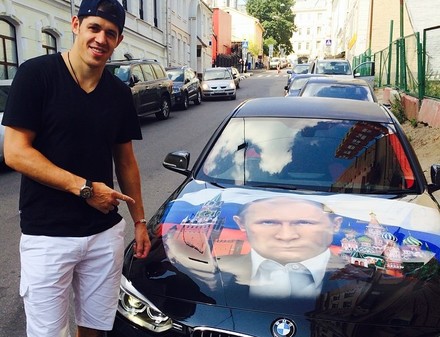 Теперь BMW российского хоккеиста не настолько крут