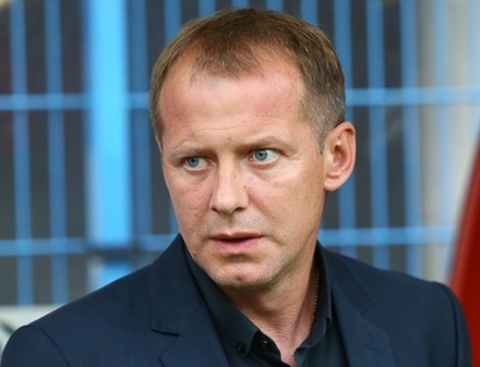 Несколько игроков на просмотре в Металлисте