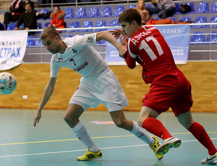 Футзал. Локомотив неожиданно разгромно проигрывает в Харькове