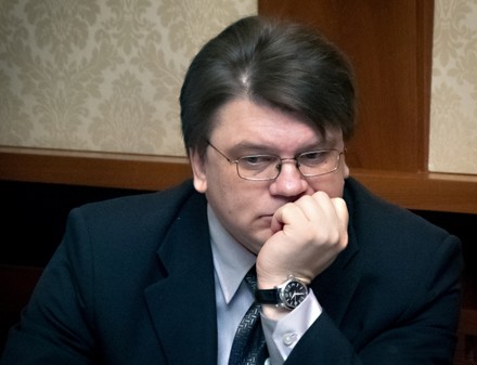 Булатов передал дела Министерства спорта Жданову