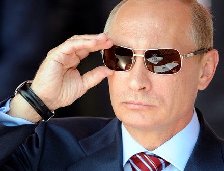 Путин: надо стоять в очереди не за водярой, а на каток